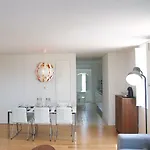 Διαμέρισμα Amazing Rooftop At Center *